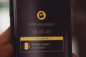 Smartphone with &ldquo;VPN verbunden&rdquo; (&ldquo;VPN connected&rdquo;) on screen; image by Markus Spiske, via Unsplash.com.