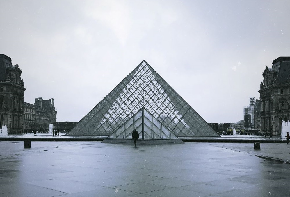 Chicago Residents Face Multiple Fraud Charges for Pyramid Schemes